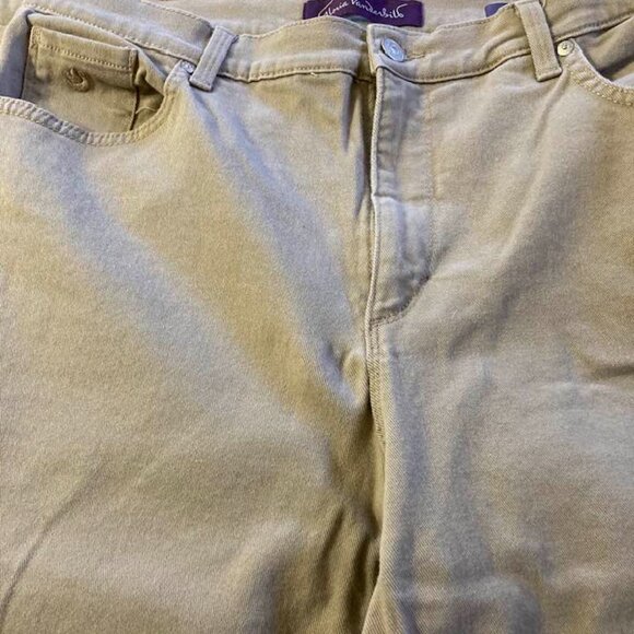 Gloria Vanderbilt Jeans - Picture 7 of 9